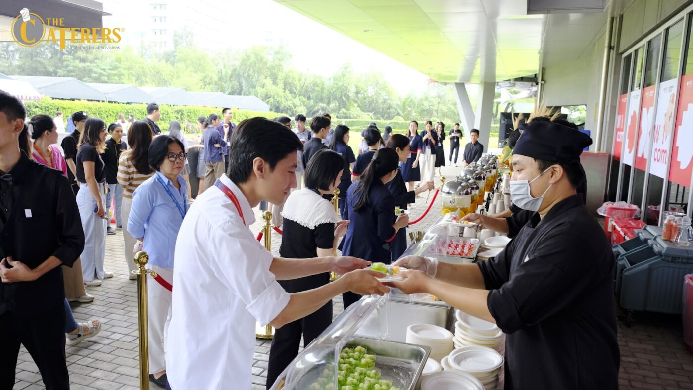 Sự chuyên nghiệp và tận tâm đến từ đội ngũ nhân viên The Caterers