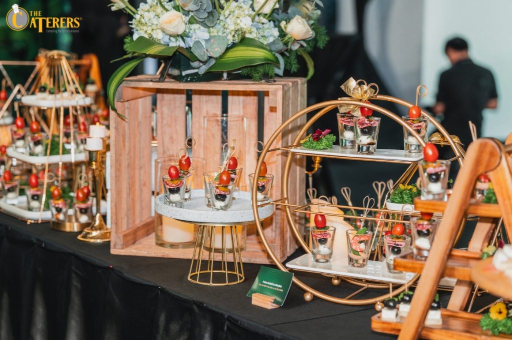 Tiệc Canape xu hướng tiệc đứng