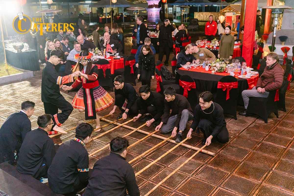 sai lam tiec tat nien - trai nghiem gan ket chua duoc chu trong