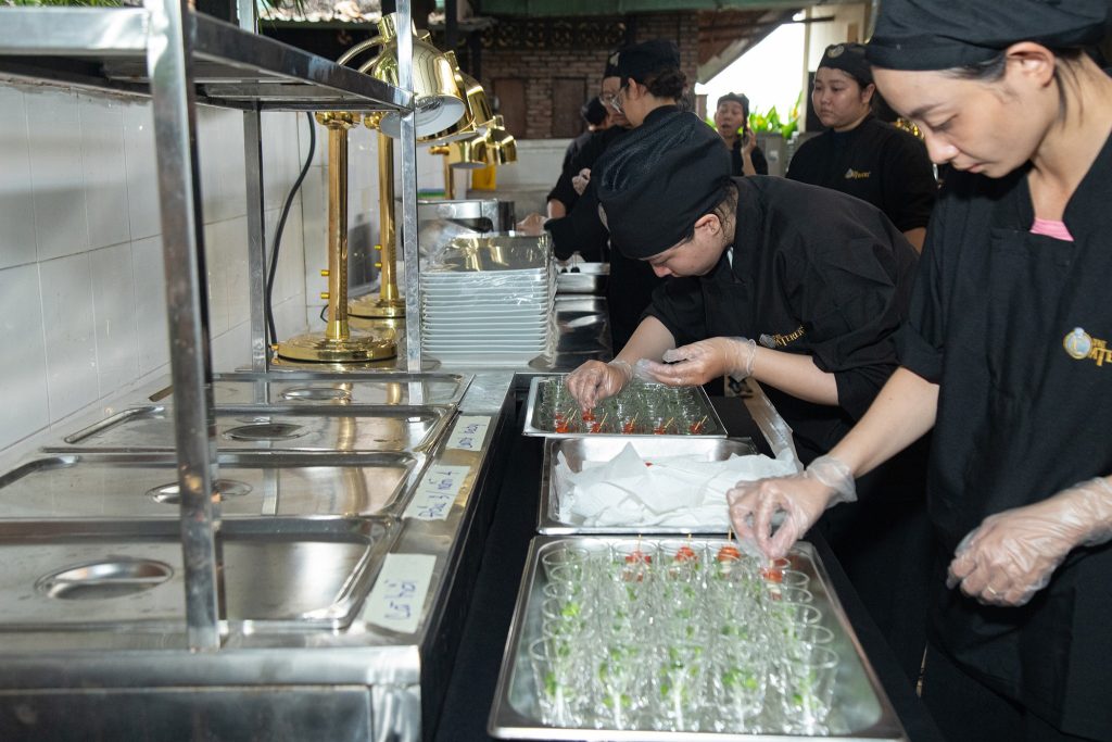 The Caterers Người bạn đồng hành cho bữa tiệc tại nhà hoàn hảo