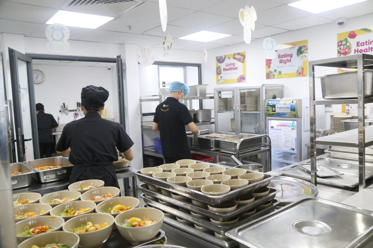 bep-an-hoc-duong-the-caterers