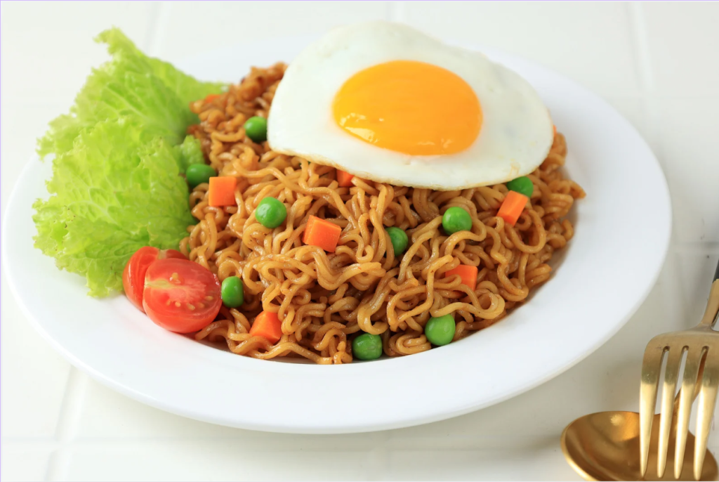 Mì Sợi Mềm Xào Bò Rau Củ + Cam Tươi